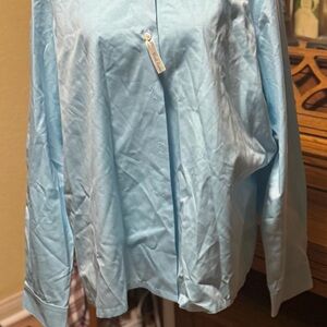 TravelSmith Women's Light Blue Button Down Shirt